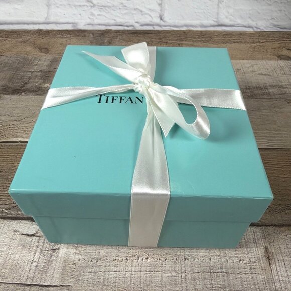 Tiffany & Co. Other - VTG Tiffany & Co France World Discovery Map Ceramic Trinket Box Dish Lid GIFT